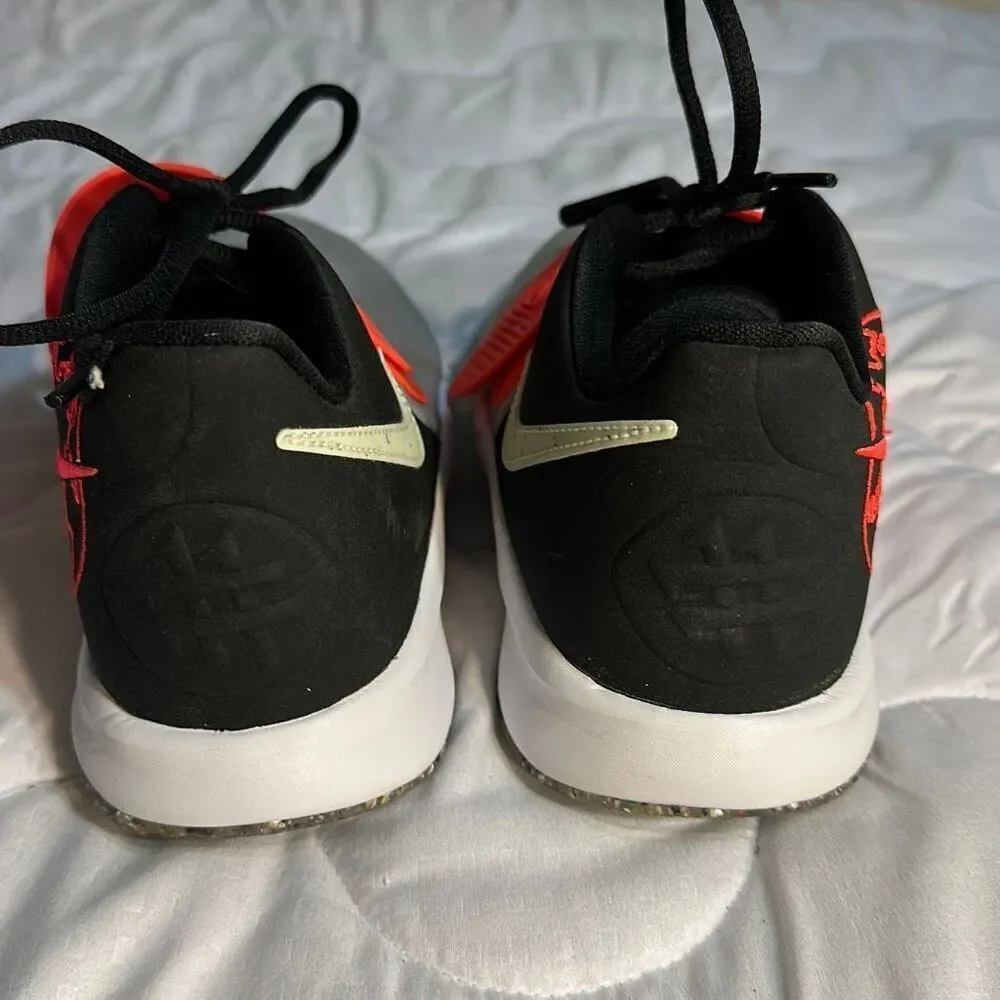 Nike Kidzen Fly Trap Size 6 Youth